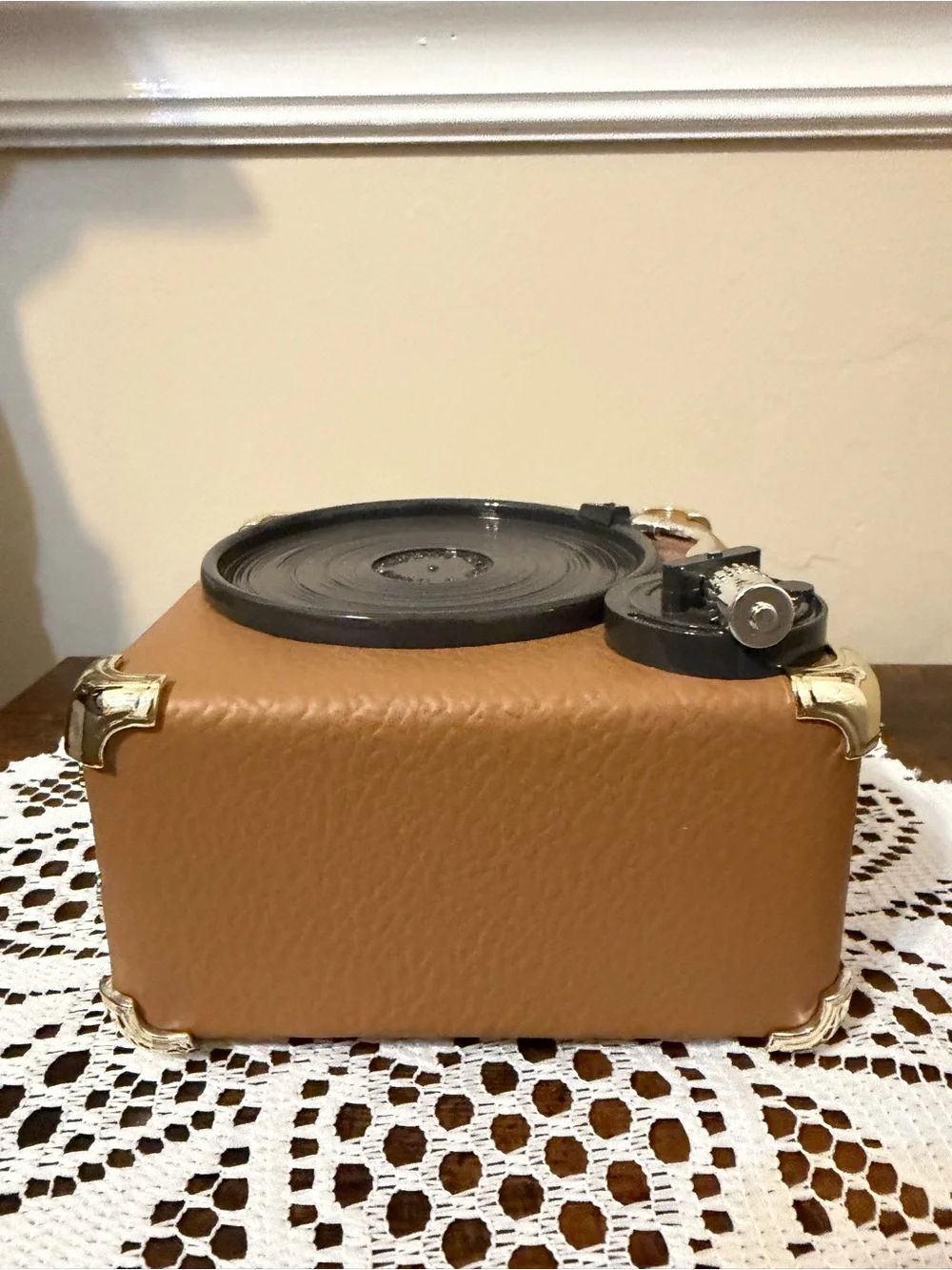 Bath and Body Works Retro Record Player 3-wick Candle Holder Pedestal.